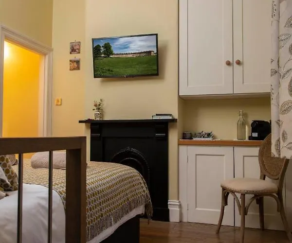 Luxury Ensuite Room Next To Royal Crescent With Own Private Entrance